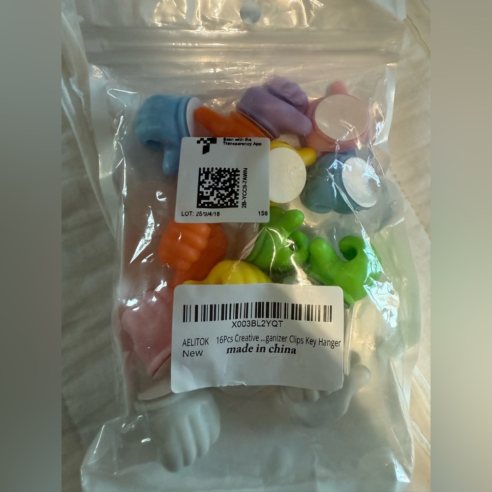 NWT 2 USB C to 3.5mm Audio Adapters PLUS Colorful Cord Organizer/Hanger Clips - Picture 12 of 16
